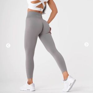 NVGTN Solid Seamless Leggings (Light Grey) LARGE